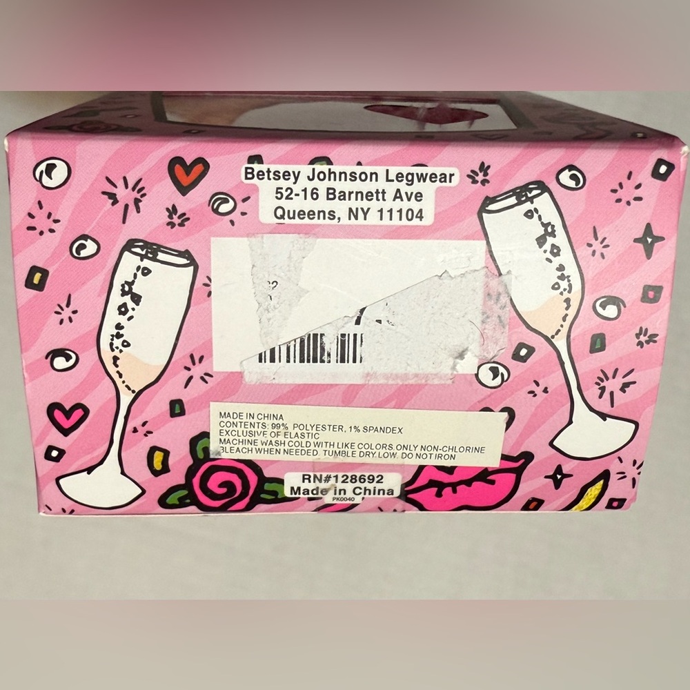 Betsey Johnson NWT Women’s Size 5-10 Two Pack Pink Polka Dot & Solid Plush Socks - Picture 5 of 6